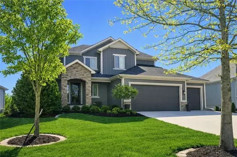 16609 Slater St, Overland Park, KS 66085