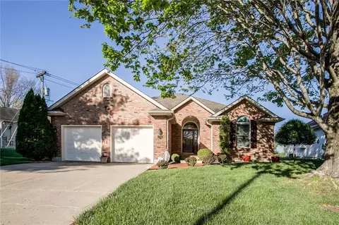 3316 S Victoria Dr, Blue Springs, MO 64015