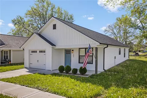502 E Arthur St, Hamilton, MO 64644
