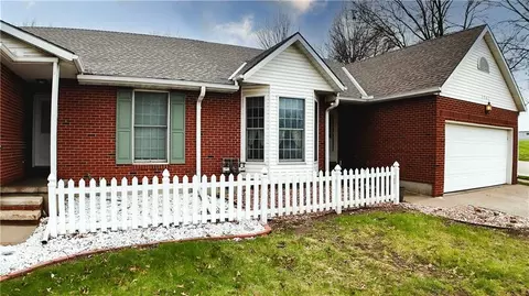 3902 Eastgate Dr, Saint Joseph, MO 64506