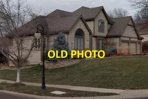 5822 W 130th St, Leawood, KS 66209