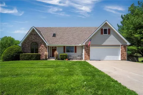 1720 Paddock Dr, Kearney, MO 64060