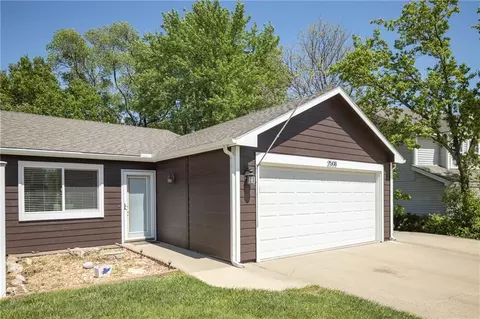 2508 Crestline Ct, Lawrence, KS 66047