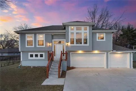 2312 NE 72nd St, Kansas City, MO 64118