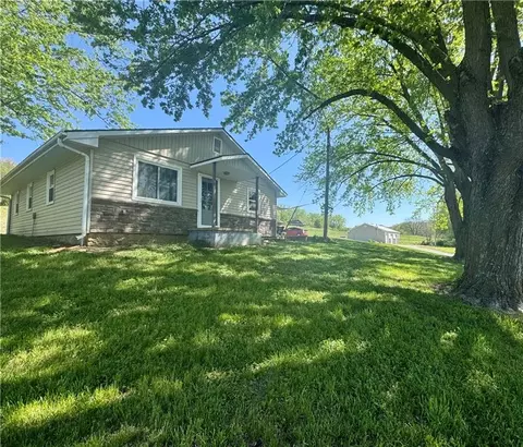 135 SE Mount Zion Rd, Saint Joseph, MO 64504
