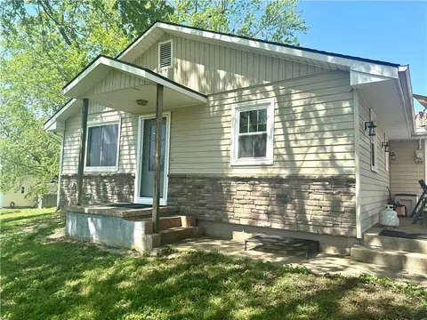 135 SE Mount Zion Rd, Saint Joseph, MO 64504