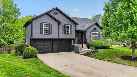 2142 SE 6th Ter, Lees Summit, MO 64063