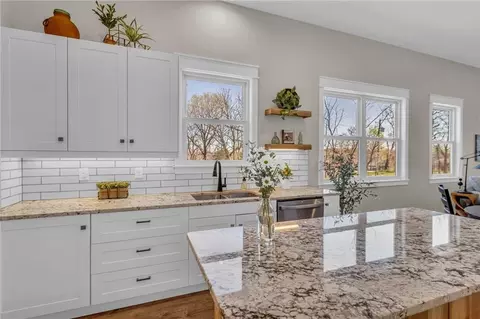 89 Enchanted Ln, Linn Valley, KS 66040