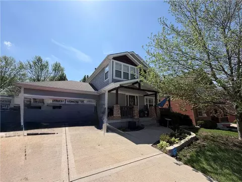 325 Creekwood Dr, Liberty, MO 64068