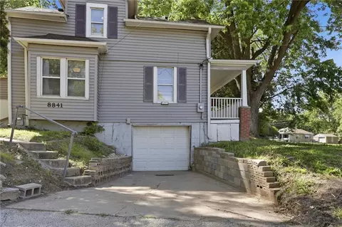 Exterior - 8841 E Winner Rd, Independence, MO 64053 photo 5 of 7