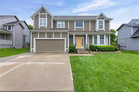 645 E Mockingbird St, Gardner, KS 66030