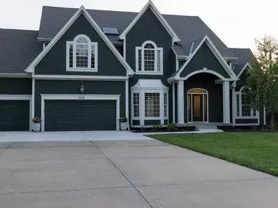 2315 Smokey Hill Dr, Lees Summit, MO 64086