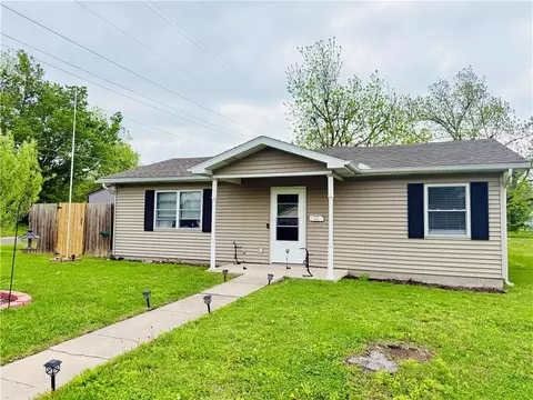 721 N 2nd St, Iola, KS 66749