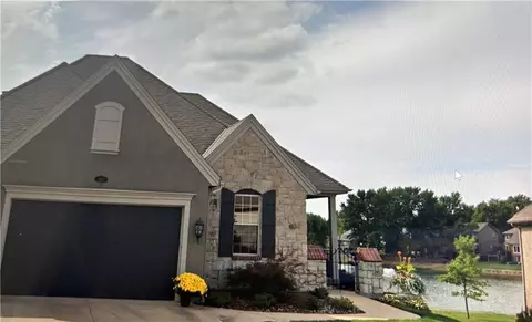 4220 SW Duck Pond Dr, Lees Summit, MO 64082