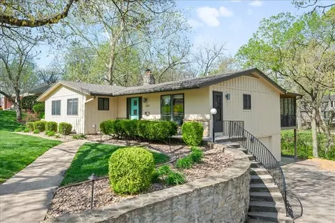 6313 Robin Hood Dr, Merriam, KS 66203