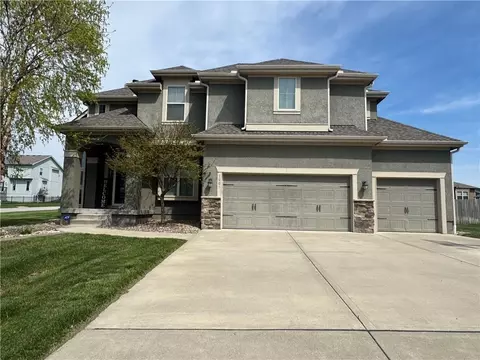 1001 SE Scarlet Ct, Blue Springs, MO 64014