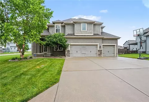 1001 SE Scarlet Ct, Blue Springs, MO 64014