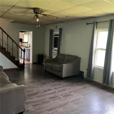 Living - 407 E Osage St, Plattsburg, MO 64477 photo 3 of 4