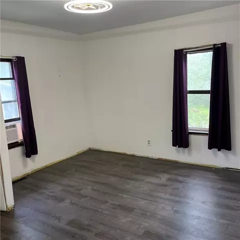 Bedroom - 407 E Osage St, Plattsburg, MO 64477 photo 2 of 4