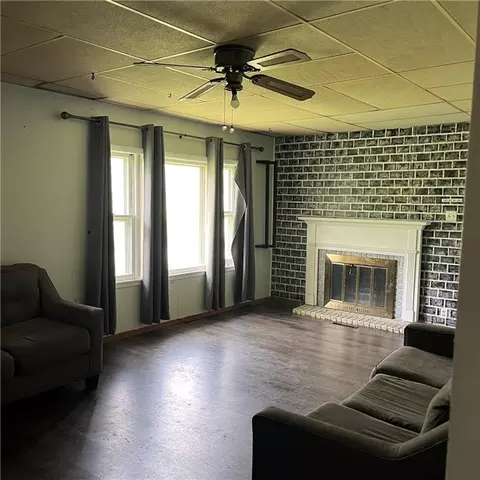 Living - 407 E Osage St, Plattsburg, MO 64477 photo 2 of 4