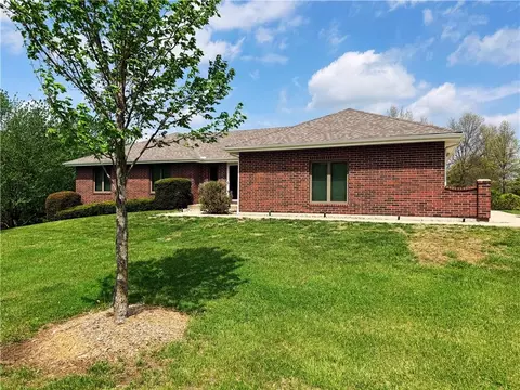 11618 Fishing River Rd, Liberty, MO 64068