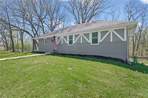 5977 SE 208th St, Holt, MO 64048