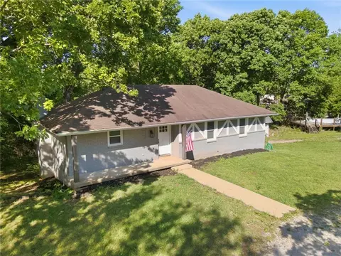 5977 SE 208th St, Holt, MO 64048