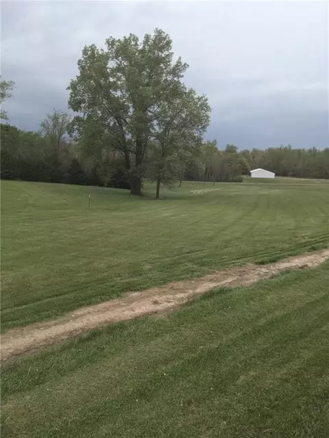 Lake Drive, Keytesville, MO 65261