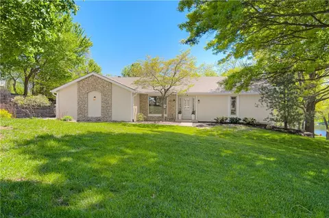 5801 W 164th St, Stilwell, KS 66085
