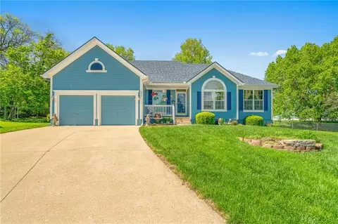 802 Courtland Ct, Belton, MO 64012