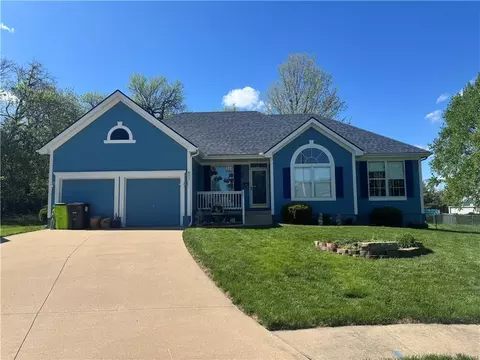 802 Courtland Ct, Belton, MO 64012