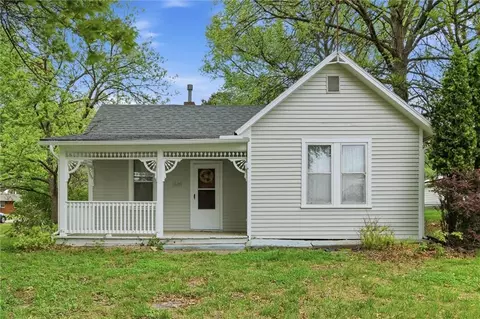 840 Limit St, Leavenworth, KS 66048