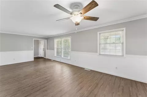 Living - 18611 E Salisbury Rd, Independence, MO 64056 photo 6 of 12