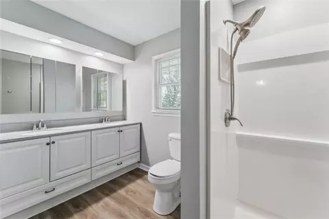 Bath - 18611 E Salisbury Rd, Independence, MO 64056 photo 2 of 4