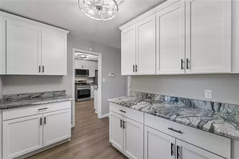 Kitchen - 18611 E Salisbury Rd, Independence, MO 64056 photo 4 of 4
