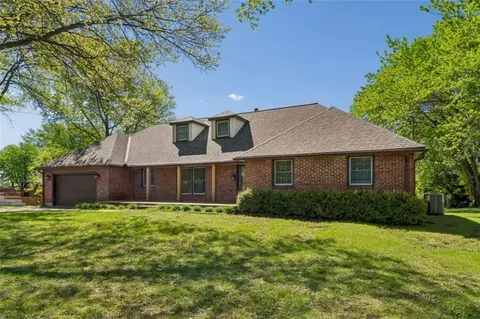 Exterior - 18611 E Salisbury Rd, Independence, MO 64056 photo 3 of 11