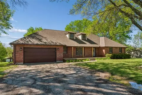 Exterior - 18611 E Salisbury Rd, Independence, MO 64056 photo 2 of 11