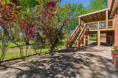 Exterior - 18611 E Salisbury Rd, Independence, MO 64056 photo 10 of 11