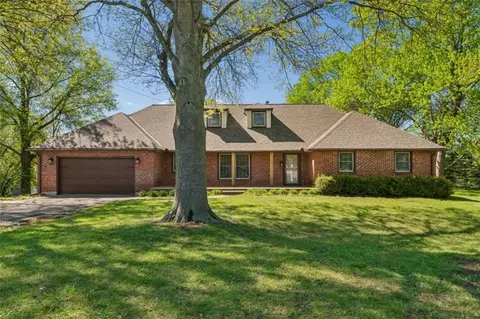 18611 E Salisbury Rd, Independence, MO 64056