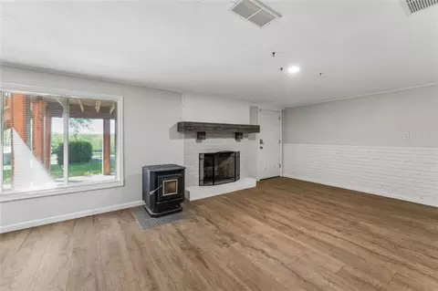 Living - 18611 E Salisbury Rd, Independence, MO 64056 photo 11 of 12