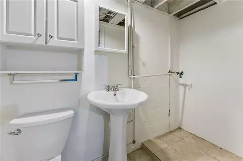 Bath - 18611 E Salisbury Rd, Independence, MO 64056 photo 4 of 4