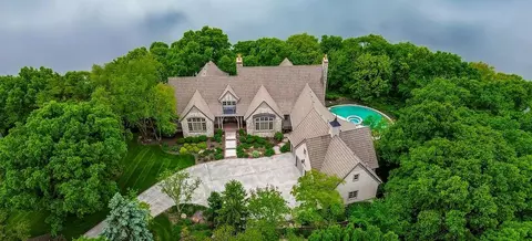 10462 S Oakcrest Ln, Olathe, KS 66061