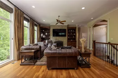 Living - 4530 Verona Dr, Riverside, MO 64150 photo 3 of 5