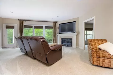 Living - 4530 Verona Dr, Riverside, MO 64150 photo 4 of 5