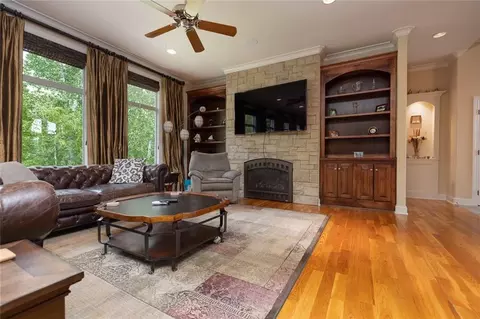 Living - 4530 Verona Dr, Riverside, MO 64150 photo 2 of 5