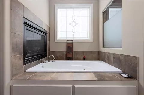 Bath - 4530 Verona Dr, Riverside, MO 64150 photo 1 of 4