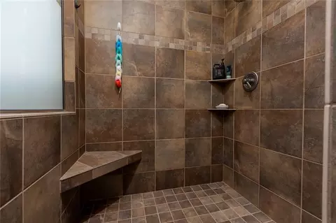 Bath - 4530 Verona Dr, Riverside, MO 64150 photo 2 of 4
