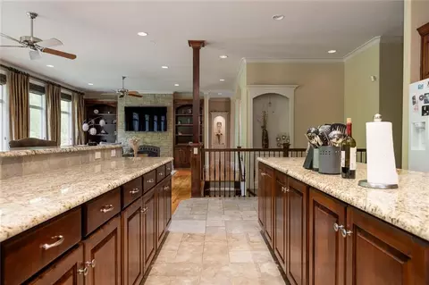 Entry Way - 4530 Verona Dr, Riverside, MO 64150 photo 2 of 5