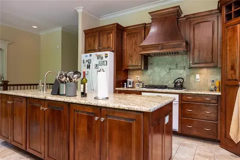 Kitchen - 4530 Verona Dr, Riverside, MO 64150 photo 3 of 4