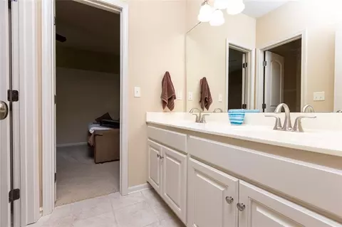 Entry Way - 4530 Verona Dr, Riverside, MO 64150 photo 5 of 5